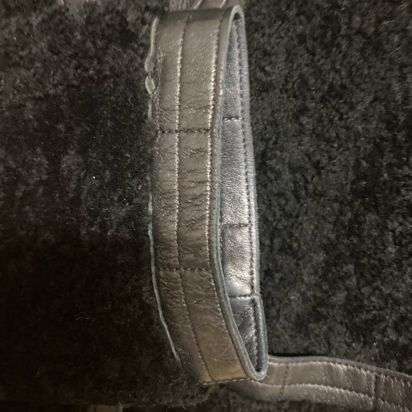 Chanel
Shearling jacket - Picture 7 of 15